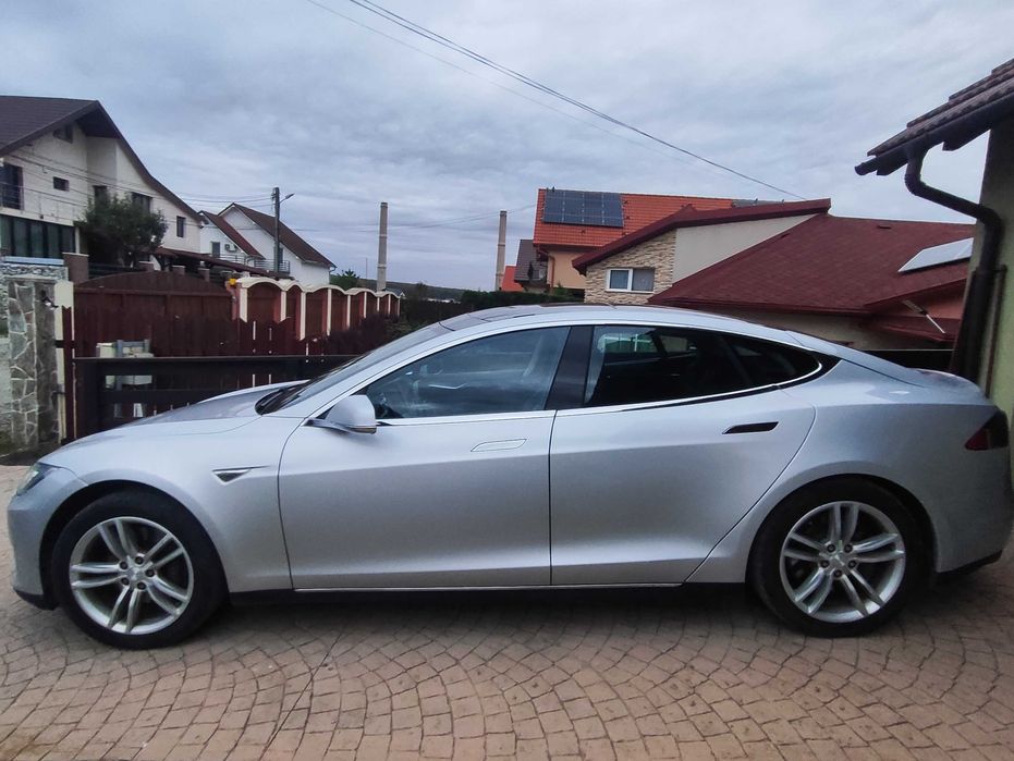 TESLA Model S 2014 — imagine 3