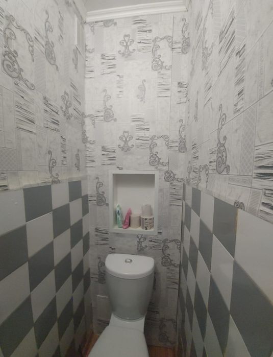 Продам двухкомнатную.   Авторынок.