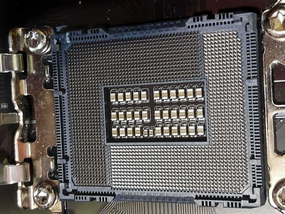 Intel Core i9 13900KF + Gigabyte Z790 Eagle AX Wi-Fi DDR5