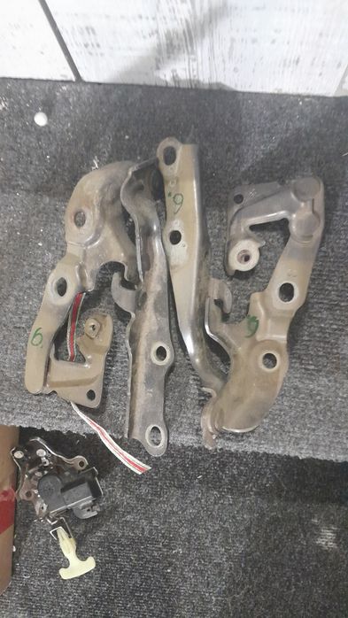 Петля капота камри 45