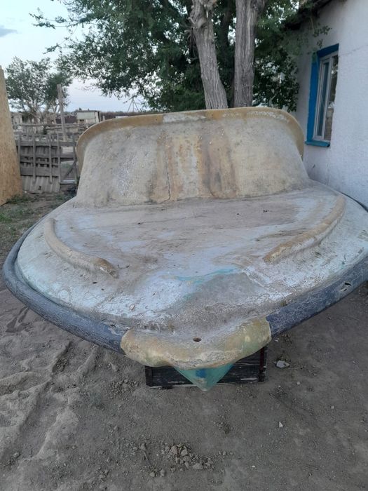 Продам пластиковую  лодка с мотором