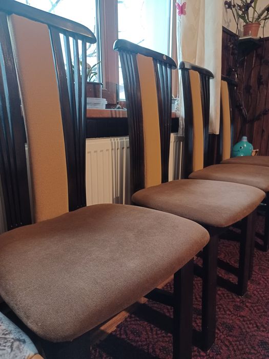 Масивни дървени столове