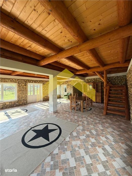 Cabana din piatra de codru si busteni pe Clisura Dunarii, Caraș-S
