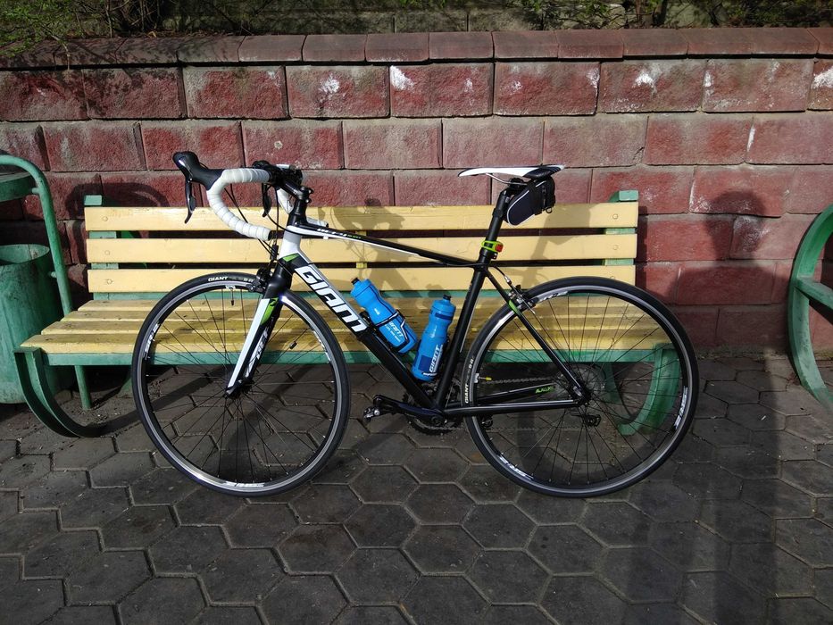 Шоссейный велосипед Giant Defy 3
