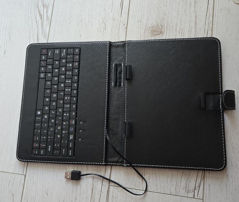 Husa tableta cu tastatura