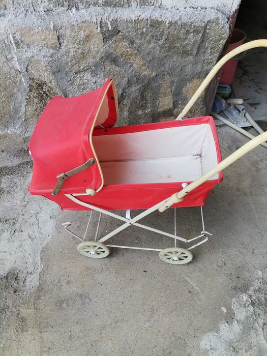 Продавам детска ретро количка,