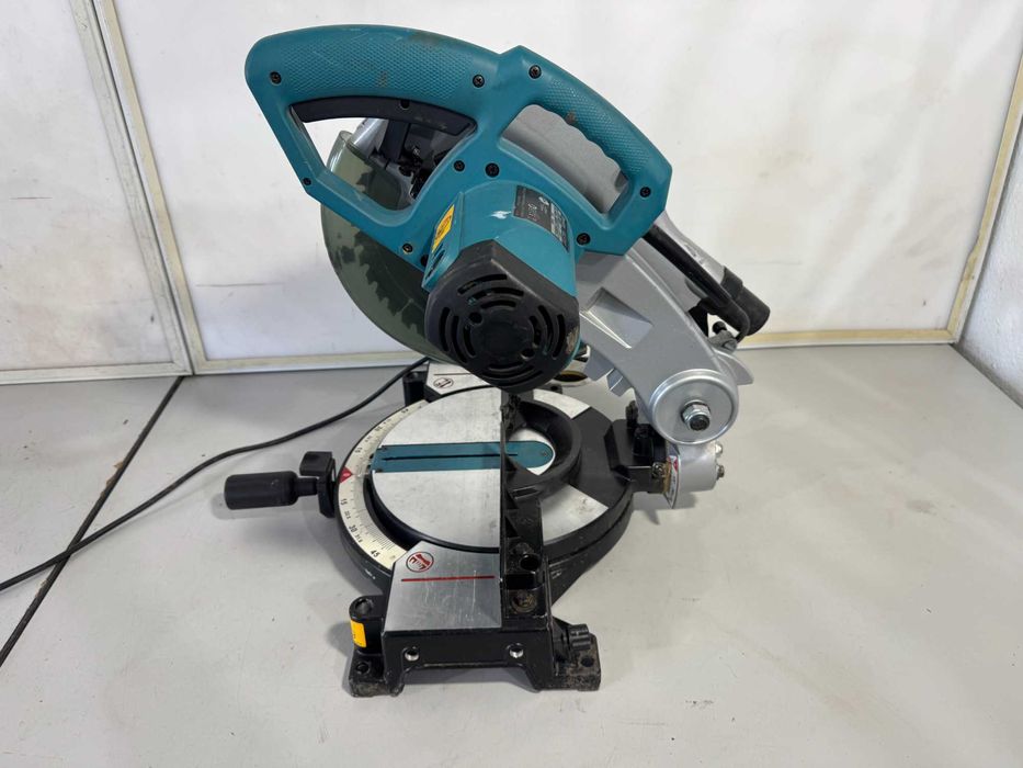 Циркуляр пендула - Makita MLS100/ 1500W / 255 mm