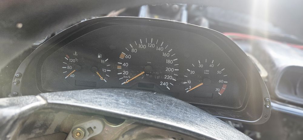 Мерседес е230 на запчасти