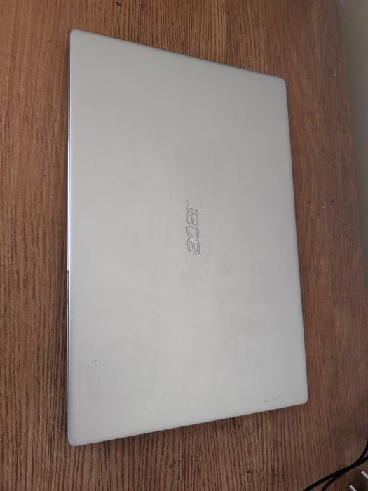 Acer Swift       )
