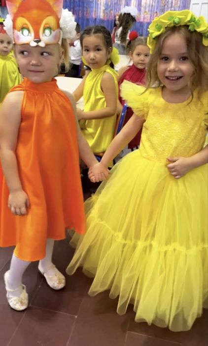 Платье детское желтое