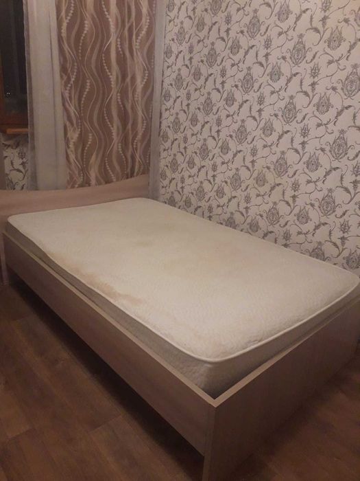 Кровать с матрацем