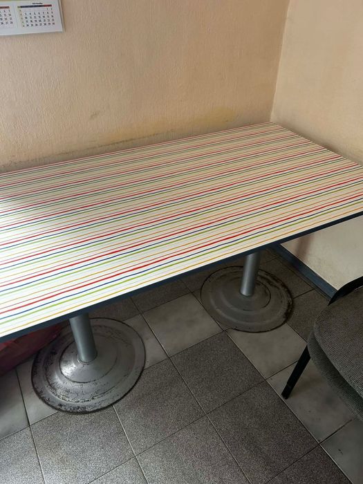 2 броя маси за офис