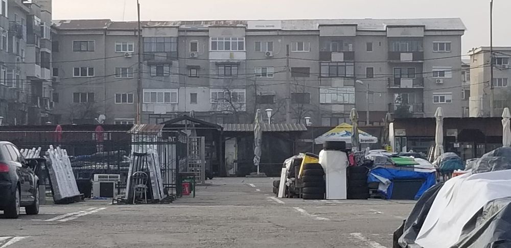 PROPRIETAR Vand apartament in ZONA TARG SEVERIN decomandat 2 camere