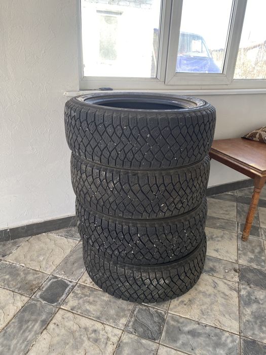 Продам резину 205 55 R17.