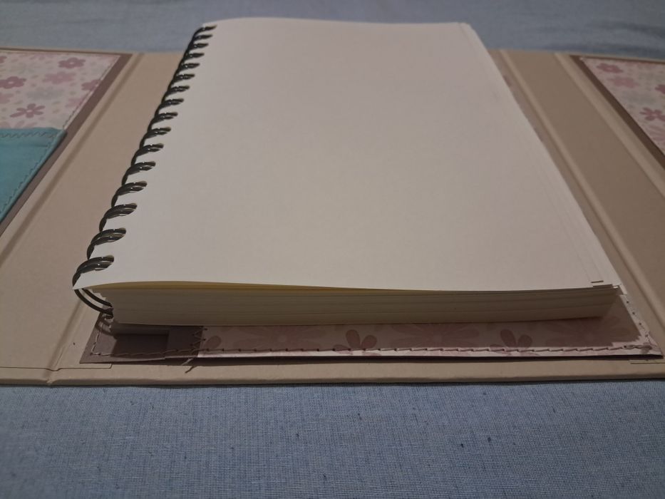 Арт тефтер „Шареното“ - луксозен, нов, дебели бели листа