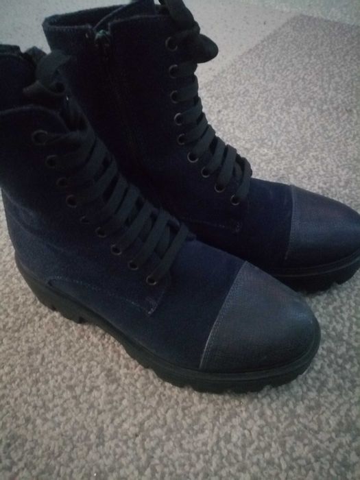 Vand ghete Cadenzza noi, mărimea  39 (merg și la 38)!   Preț 150 lei.