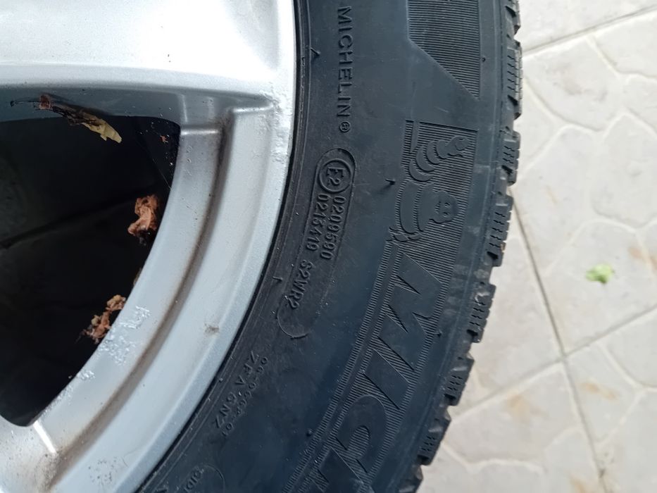 Vând jante de BMW x5 cu cauciucuri de iarnă 2015 255/55R18 M+S 2500 ron