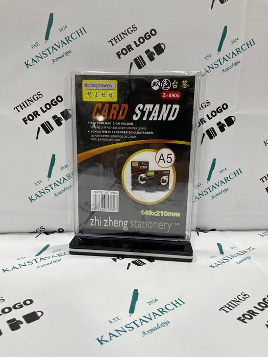 Shaffof akrildan tayyorlangan qulay stol stendi.