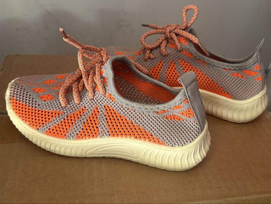 Кроссовки модные новые