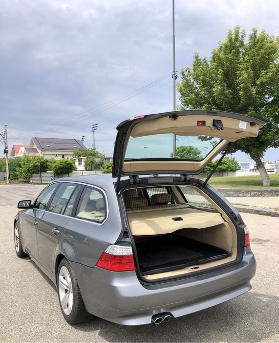 BMW  Seria 5, model  530 xDrive  Touring  4x4