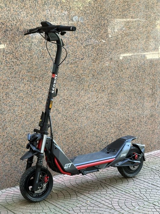 Нова!Електрическа тротинетка Segway ZT3 Pro