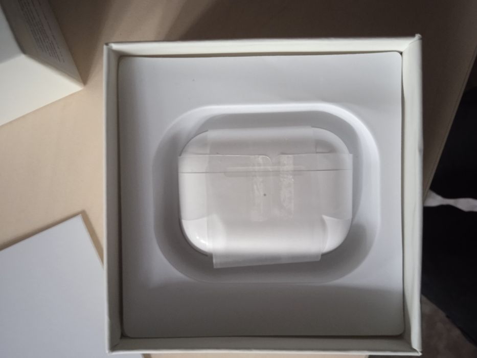 Продам наушники airpods