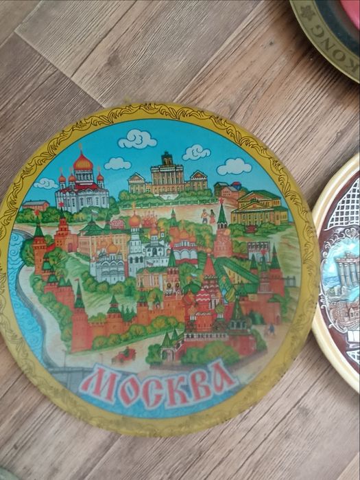 Настенные тарелки. Города