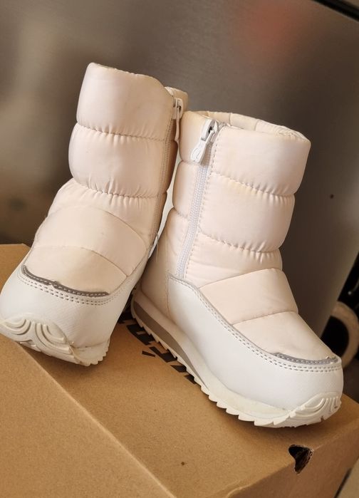 Продам детскую обувь