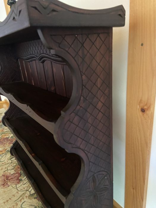 Corp suspendat sculptat traditional lemn. 90x85x23