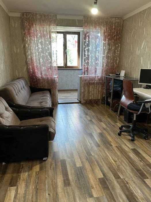 2/4/4 балкон 2х6 Продам Своя Фархадский