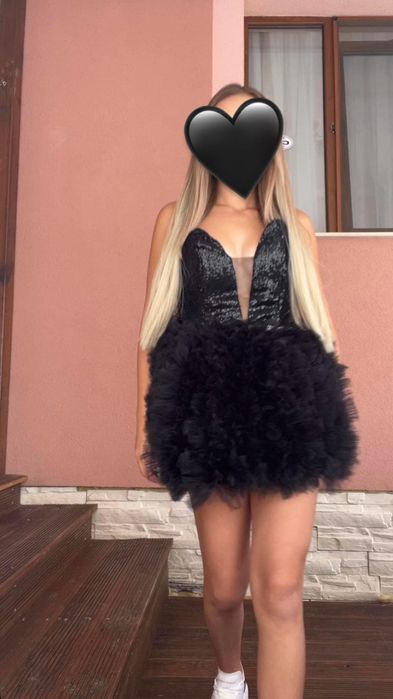 Рокля с корсет на гърба