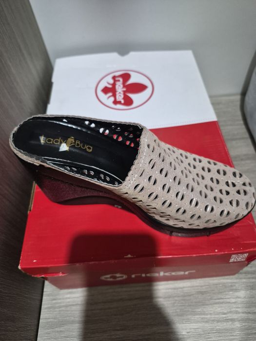 Продам женскую обувь