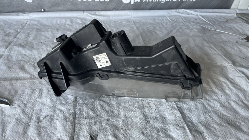 3 броя халоген Model 3