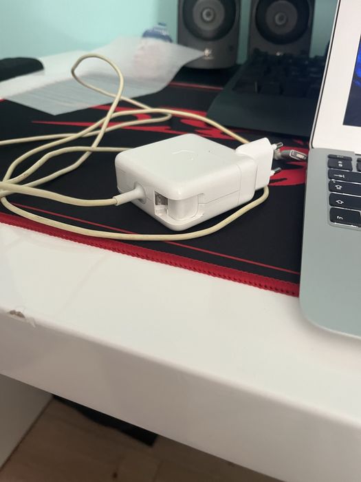 Macbook Air 11-inch i5 128 ssd mid 2013