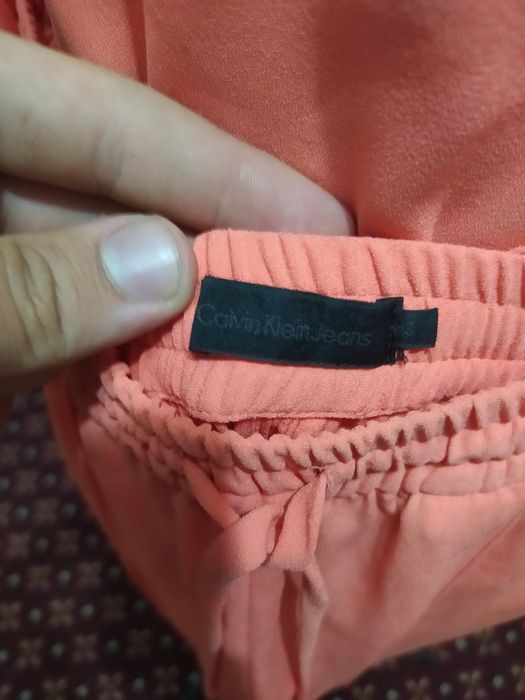 Продается  костюм фирмы Calvin Klein.