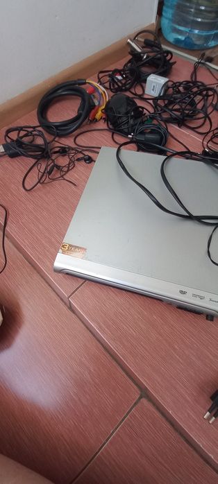 Продам видеоплейер с дисками, DVD ПЛЕЕР