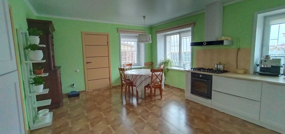 Продам трехэтажный коттедж