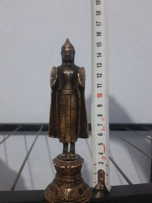 Статуэтка бронзовая