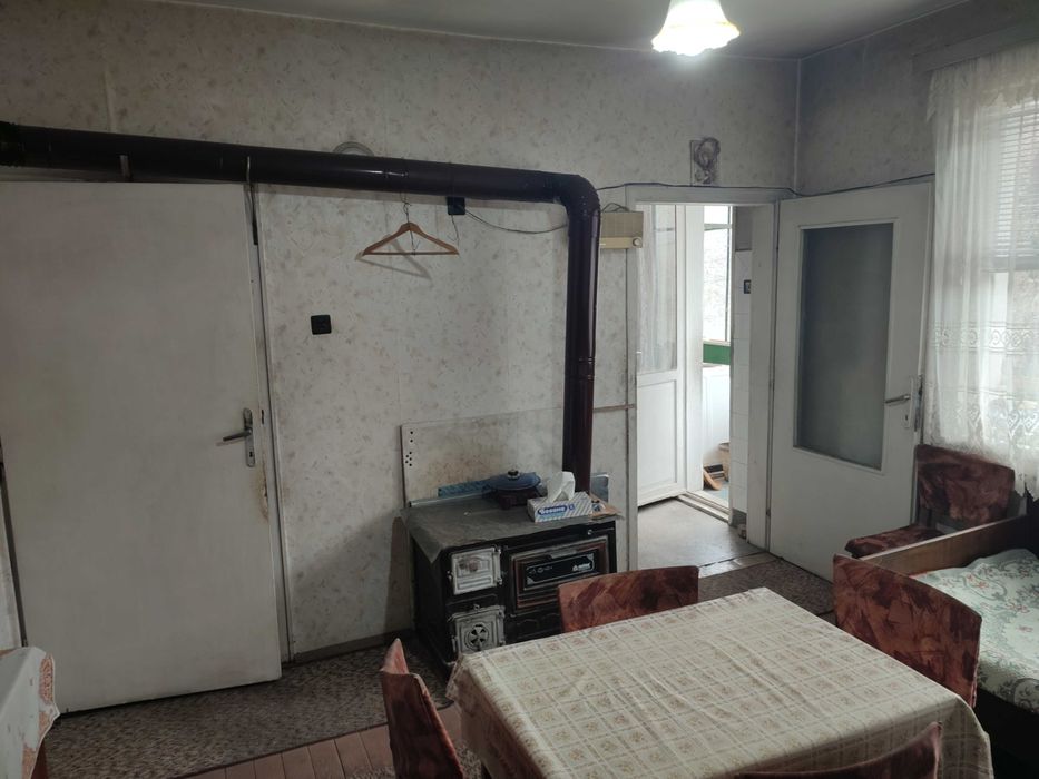 Продава се Четиристаен апартамент в Търговище, Център - 135 кв.м за 714 €/кв.м - Снимка #1