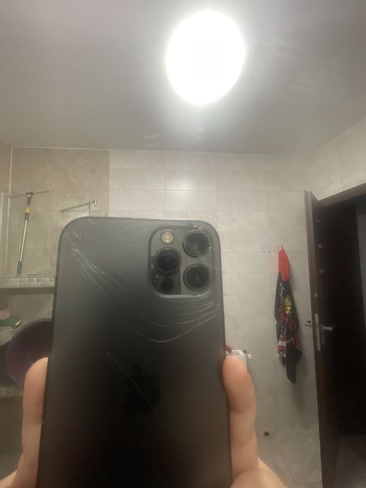 Iphone 12 pro crapat pe spate
