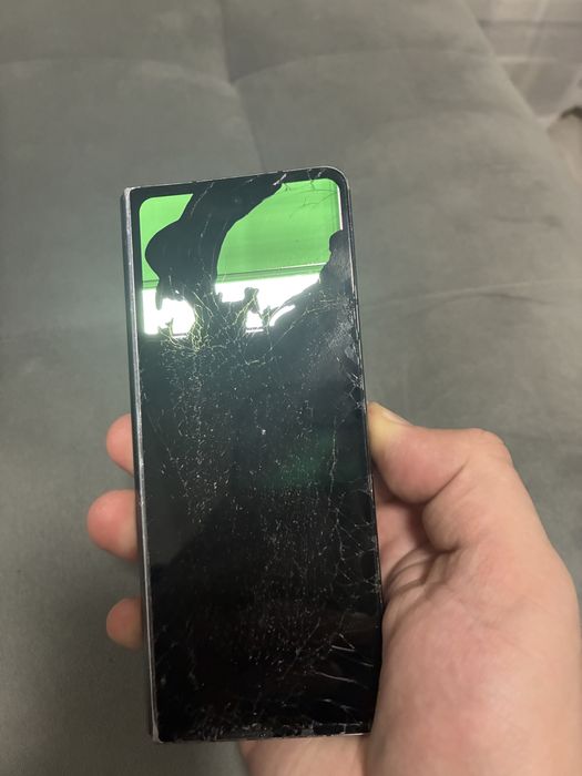 Samsung Galaxy Z Fold 4 - за части