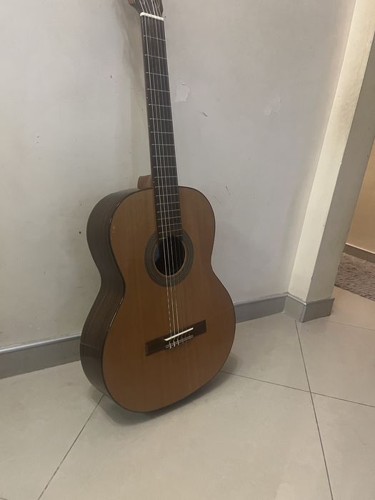 Kremona Fiesta F65C – масивен кедър, отлично състояние