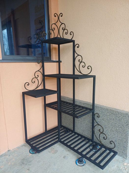 Ръчно изработени метални цветарници