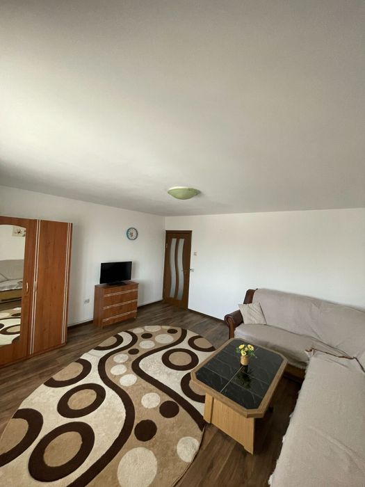 Inchiriez apartament cu 2 camere in Craiovita Noua