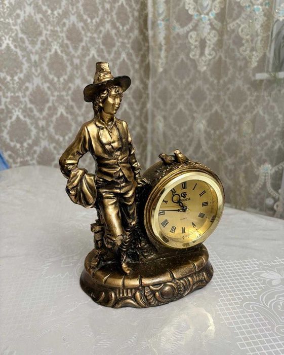 Комнатные часы за 10000тг