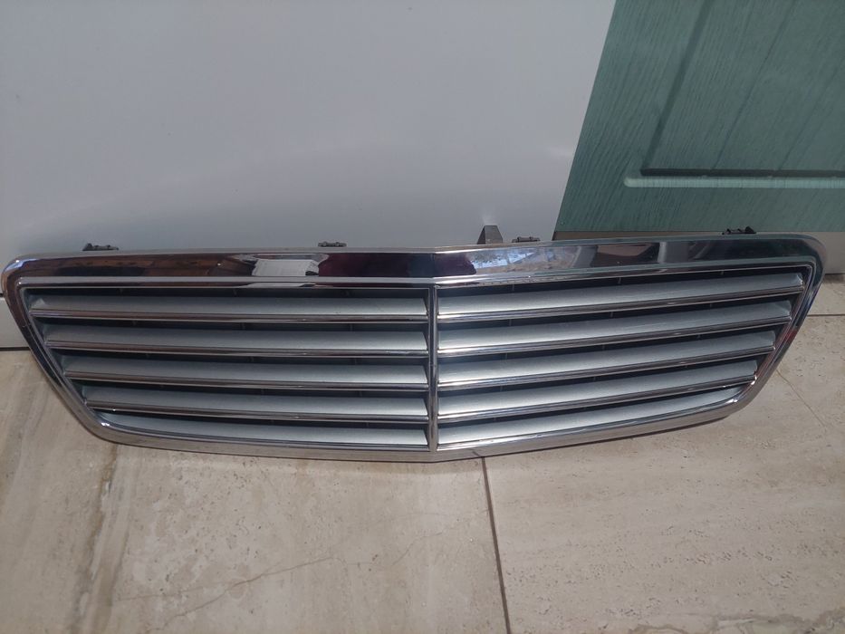 Предна решетка Мерцедес Е класа 211