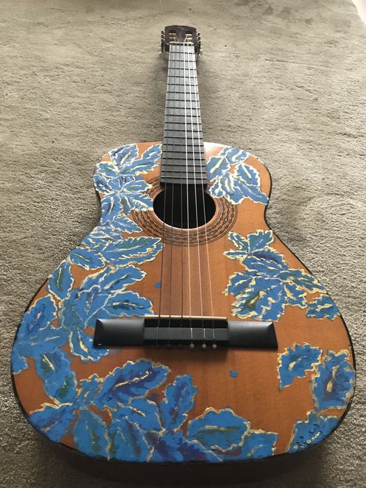 Vand chitara pictata, doar pentru display, decor