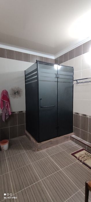 Стеклянные душевые перегородки и кабинки