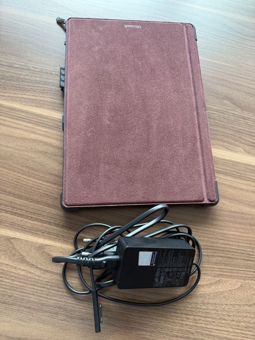 Microsoft Surface Pro 7, i7, 16 gb RAM, 256 SSD, tastatura, UAG