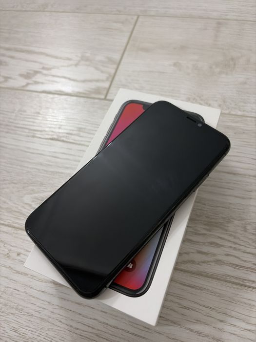 iPhone X, черного цвета, б/у